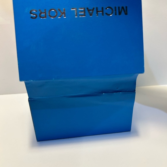 Michael Kors Watch Hunger Stop Oversized Runway Silver-Tone Watch - Picture 7 of 16